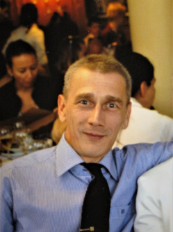 G�bor, 50 �ves t�rskeres� f�rfi, Fert�d