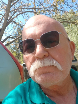 Samu, 68 �ves t�rskeres� f�rfi, Monor