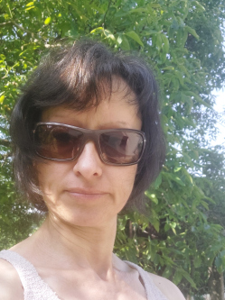 �gnes, 49 �ves t�rskeres� n�, P�cs