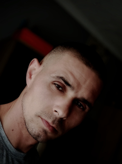 Att, 40 �ves t�rskeres� f�rfi, Kisv�rda