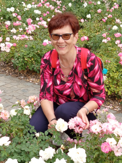 �gnes, 70 �ves t�rskeres� n�, J�szber�ny