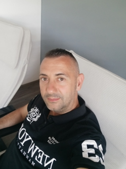 Jani, 47 �ves t�rskeres� f�rfi, Tatab�nya