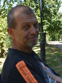 Tibor, 50 �ves t�rskeres� f�rfi, Moh�cs