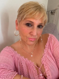 Bettina, 57 �ves t�rskeres� n�, Gy�r