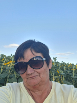 Erika, 52 �ves t�rskeres� n�, Magyarkeszi
