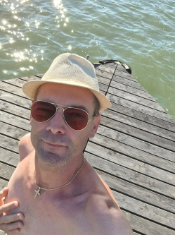 Rich�rd, 44 �ves t�rskeres� f�rfi, Vill�ny