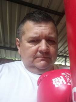 Zolt�n, 61 �ves t�rskeres� f�rfi, Hark�ny