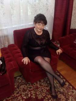 Emma, 69 �ves t�rskeres� n�, Salg�tarj�n