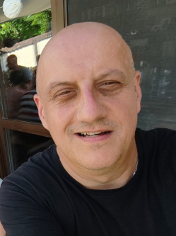 Zolt�n, 55 �ves t�rskeres� f�rfi, J�k