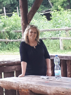 Manyi, 63 �ves t�rskeres� n�, Sz�zhalombatta
