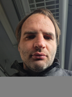 Ferenc, 37 �ves t�rskeres� f�rfi, Fels�t�rk�ny