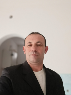 L�szl�, 45 �ves t�rskeres� f�rfi, Zalahal�p