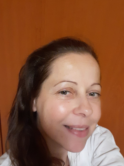 Anik�, 51 �ves t�rskeres� n�, Dr�vatam�si