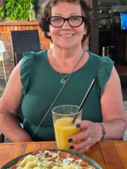 Ilona, 71 �ves t�rskeres� n�, Kisb�r