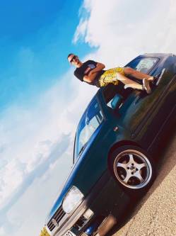 Zolt�n, 28 �ves t�rskeres� f�rfi, Martf�
