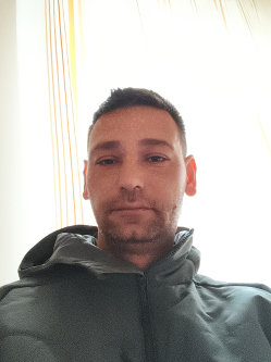Csaba, 40 �ves t�rskeres� f�rfi, Vanyola