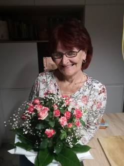 Kata, 71 �ves t�rskeres� n�, Tatab�nya