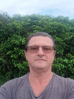 JANCSI, 50 �ves t�rskeres� f�rfi, Karcag