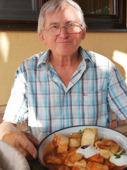 Zolt�n, 67 �ves t�rskeres� f�rfi, Moh�cs