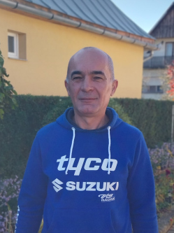 Andris, 52 �ves t�rskeres� f�rfi, M�ndok