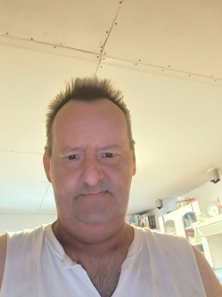 Ferenc, 55 �ves t�rskeres� f�rfi, Nova
