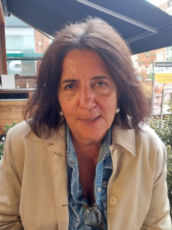 Catherine, 60 �ves t�rskeres� n�, Br�sszel r�gi�