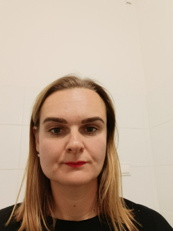 Ildik�, 37 �ves t�rskeres� n�, S�rbog�rd
