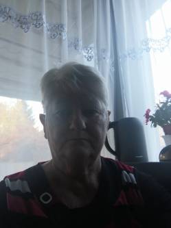 Erzs�bet, 71 �ves t�rskeres� n�, Erd�kertes