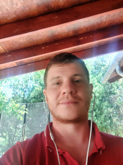 D�vid, 32 �ves t�rskeres� f�rfi, Orosh�za