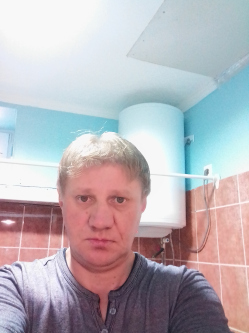 Viktor, 47 �ves t�rskeres� f�rfi, G�rbeh�za