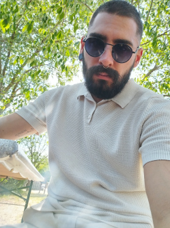 Ati, 30 �ves t�rskeres� f�rfi, Szentes