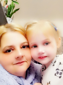 Gabcsi, 44 �ves t�rskeres� n�, F�l�psz�ll�s