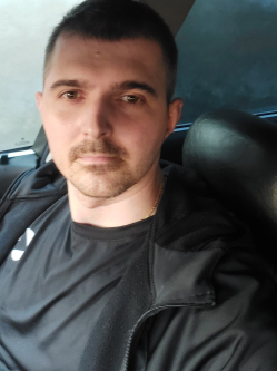 Norbert, 37 �ves t�rskeres� f�rfi, Ny�rtura