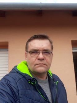 J�nos, 56 �ves t�rskeres� f�rfi, Magl�d