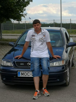 Dani, 41 �ves t�rskeres� f�rfi, Sikl�s