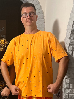 Zsolt, 48 �ves t�rskeres� f�rfi, J�szd�zsa