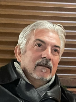 Tibor, 65 �ves t�rskeres� f�rfi, Ny�radony