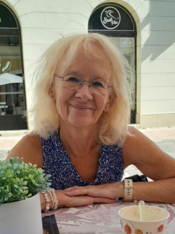 Kl�ri, 71 �ves t�rskeres� n�, Gy�r