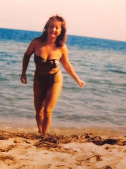 Erika, 67 �ves t�rskeres� n�, Budapest