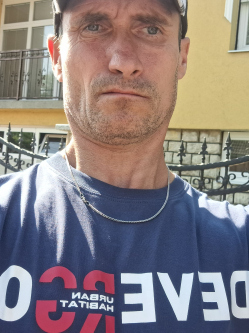 Laca, 43 �ves t�rskeres� f�rfi, K�ty