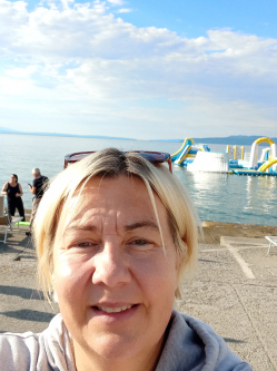 T�mea, 52 �ves t�rskeres� n�, Vecs�s