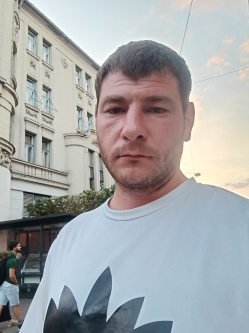 Imre, 32 �ves t�rskeres� f�rfi, Karcag