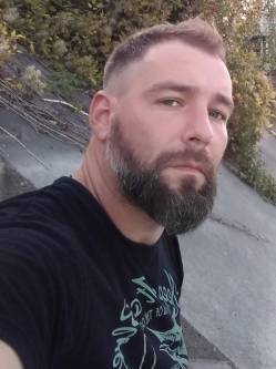 Lajos, 45 �ves t�rskeres� f�rfi, P�sp�klad�ny