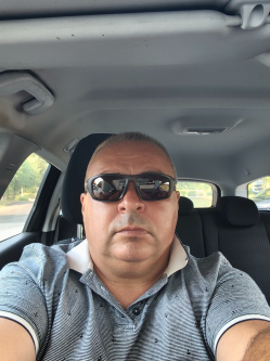Tibor, 50 �ves t�rskeres� f�rfi, Berkesz