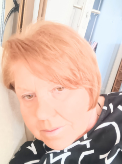 Ilona, 73 �ves t�rskeres� n�, �rk�ny
