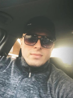 Arnold, 35 �ves t�rskeres� f�rfi, Tatab�nya
