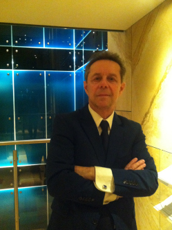 Tibor, 60 �ves t�rskeres� f�rfi, Eur�pa (egy�b)