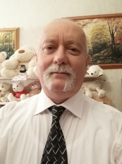 Peti, 65 �ves t�rskeres� f�rfi, P�pa