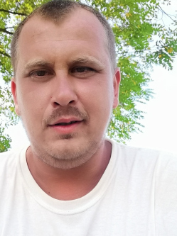 G�bor, 36 �ves t�rskeres� f�rfi, Szin