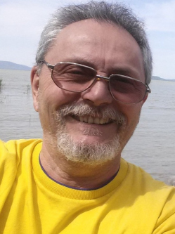 J�nos, 76 �ves t�rskeres� f�rfi, Zs�mbok